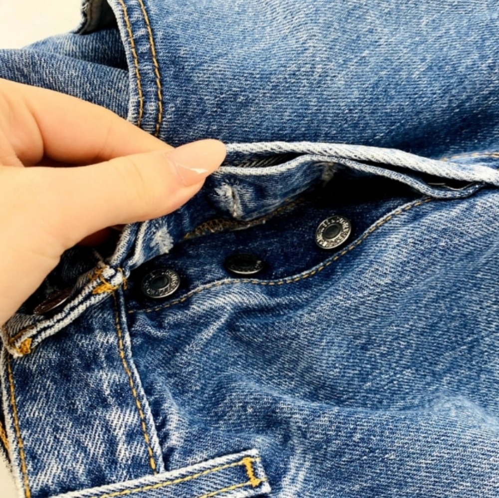 Original 501 Levi's cut off frayed raw hem high-waisted beautiful Jean Shorts - Picture 14 of 14